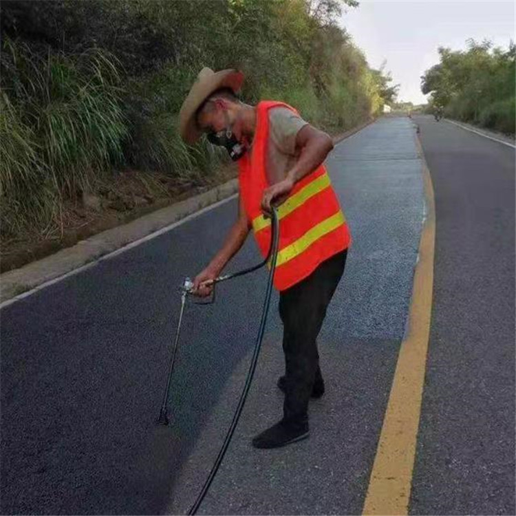 琼中 彩色防滑路面的底涂是保障路面附着力